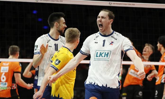 Xander Ketrzynski, Gage Worsley, Simon Torwie cheers after winning 1 2 sets Joy Emotion Cheers Sport Volleyball CL Champions League Round of 16 Mens second leg Season 2024 2025 26 02 2025 BR Volleys Berlin BRV vs SVG Lüneburg