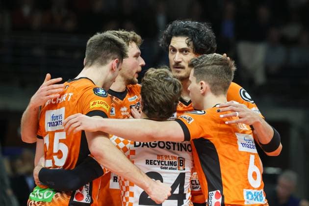 BR Volleys , Joy at winning a point, BR Volleys vs SVG Lüneburg Champions League Playoffs second leg, 2025 02 26 Berlin Berlin Land Copyright: xFootxBowl ThomasxSobotzkix
