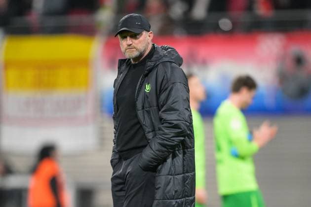 Soccer, DFB Pokal, 20250226, RasenBallsport Leipzig VfL Wolfsburg In the picture Final whistle, Coach Ralph HASENHÜTTL Wolfsburg disappointed Leipzig Red Bull Arena Saxony Germany Copyright: Passion2Press MarkusxFischerx