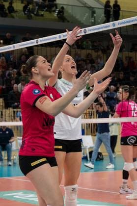 26 02 2025, xhfmx, Volleyball 1 Bundesliga Damen, VC Wiesbaden USC Münster v l Pippa Molenaar USC Münster , Marije ten Brinke USC Münster DFL DFB REGULATIONS PROHIBIT ANY USE OF PHOTOGRAPHS as IMAGE SEQUENCES and or QUASI VIDEO Wiesbaden