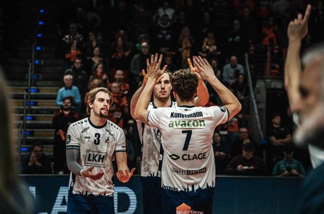 Volleyball Men Season 2024 2025 CEV Champions League 2025 Playoffs CLVM 92 Berlin Recycling Volleys vs SVG Lüneburg 26 02 2025 High-five from Joscha Kunstmann 7 SVG Lüneburg and Simon Torwie 1 SVG Lüneburg Berlin Max Schmeling Halle Berlin Germany