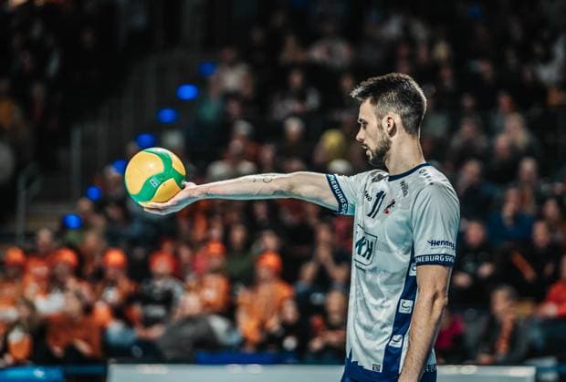 Volleyball Men Season 2024 2025 CEV Champions League 2025 Playoffs CLVM 92 Berlin Recycling Volleys vs SVG Lüneburg 26 02 2025 Xander Wolf Wassenaar Ketrzynski 11 SVG Lüneburg prepares to sleep Berlin Max Schmeling Halle Berlin Germany
