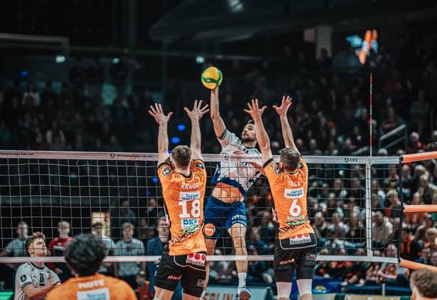 Volleyball Men Season 2024 2025 CEV Champions League 2025 Playoffs CLVM 92 Berlin Recycling Volleys vs SVG Lüneburg 26 02 2025 Xander Wolf Wassenaar Ketrzynski 11 SVG Lüneburg against the block of Florian Krage 18 BERLIN RECYCLING Volleys and Johannes Tille 6 BERLIN RECYCLING Volleys Berlin Max Schmeling Halle Berlin Germany