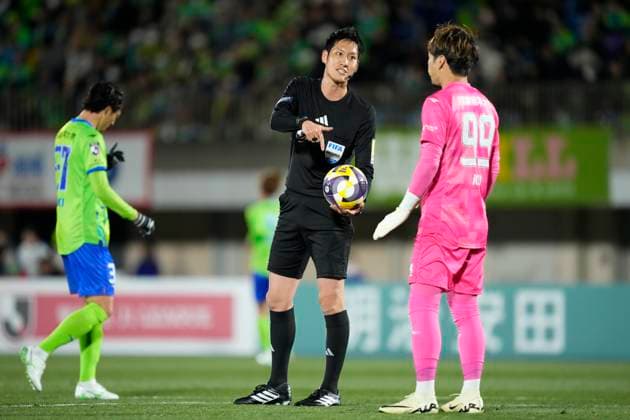 Yusuke Ohashi (Referee), FEBRUARY 26, 2025 - Football Soccer : 2025 J1 League match between Shonan Bellmare 2-1 Urawa Red Diamonds at Lemongas Stadium Hiratsuka, Kanagawa, Japan. Noxthirdxpartyxsales  (283016436)