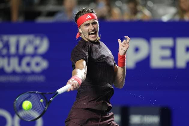 Sport Bilder des Tages (250227) -- ACAPULCO, Feb. 27, 2025 -- Alexander Zverev of Germany hits a return during the men s singles round of 16 match against Learner Tien of the United States at the 2025 ATP, Tennis Herren Mexican Open tennis tournament in Acapulco, Mexico, Feb. 26, 2025. (Photo by Xinhua) (SP)MEXICO-ACAPULCO-TENNIS-ATP-MEXICAN OPEN-MEN S SINGLES FranciscoxCanedo 