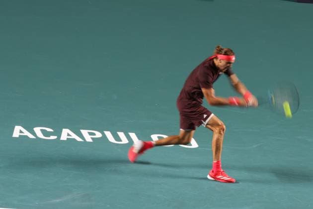 (250227) -- ACAPULCO, Feb. 27, 2025 -- Alexander Zverev of Germany hits a return during the men s singles round of 16 match against Learner Tien of the United States at the 2025 ATP, Tennis Herren Mexican Open tennis tournament in Acapulco, Mexico, Feb. 26, 2025. (Photo by Xinhua) (SP)MEXICO-ACAPULCO-TENNIS-ATP-MEXICAN OPEN-MEN S SINGLES FranciscoxCanedo 