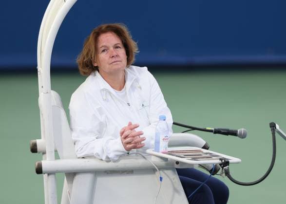 Julia Tsitsipas, mother of Stefanos sits on the umpires stand and watches the training, Dubai Duty Free Tennis Championships, Dubai, U A E Tennis Dubai Tennis Championships 2025 ATP 500 Dubai Duty Free Tennis Stadium Dubai United Arab Emirates 26 February 2025 Copyright: xJuergenxHasenkopfx