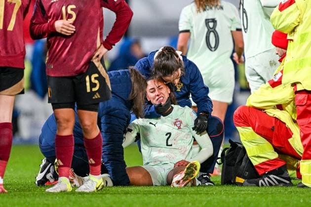Sport Themen der Woche KW09 Sport Bilder des Tages 250226 BELGIUM VS PORTUGAL Catarina Amado (2) of Portugal injured during a game between the national teams of Belgium, called the Red Flames and Portugal on the 2nd matchday in group A3 of the 2024-25 Women s Nations League competition, on Wednesday 26 February 2025 in Leuven , Belgium . PHOTO SPORTPIX Stijn Audooren Leuven Den Dreef Belgium  Copyright: xSportpix.bex xStijnxAudoorenxStijnxAudoorenx
