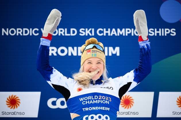 Bilder des Jahres 2025, Sport 02 Februar Sport Bilder des Tages 250227 Jonna Sundling of Sweden celebrates on the podium after the women s free technique sprint final during day 2 of the 2025 FIS Nordic Ski World Championships on February 27, 2025 in Trondheim. Photo: Maxim Thore BILDBYRAN kod MT MT0760 skidor cross-country skiing langrenn skid-vm 2025 sprint 2025 fis nordic ski world championships day 2 dam bbeng jubel sverige vm-guld guld *** 250227 Jonna Sundling of Sweden celebrates on the podium after the women s free technique sprint final during day 2 of the 2025 FIS Nordic Ski World Championships on February 27, 2025 in Trondheim Photo Maxim Thore BILDBYRAN kod MT MT0760 skidor cross country skiing langrenn skid vm 2025 sprint 2025 fis nordic ski world championships day 2 dam bbeng jubel sverige vm guld guld  Copyright: MAXIMxTHORE BB250227MT195