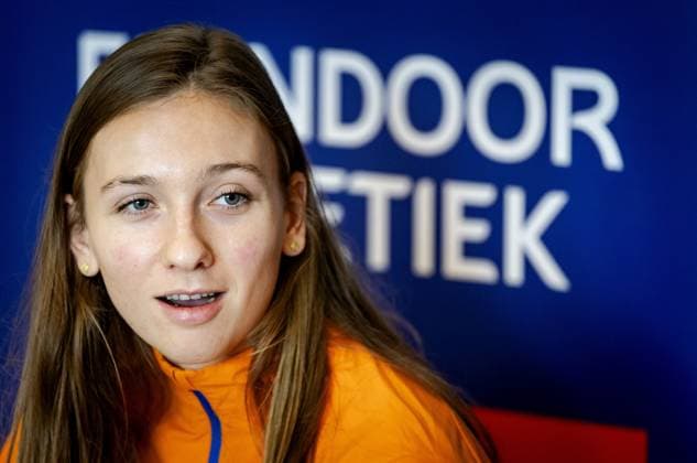 Sport Themen der Woche KW09 Sport Bilder des Tages APELDOORN - Femke Bol speaks to the media, during the team presentation for the European Championships Indoor Athletics. The European championships will take place March 6-9 in Apeldoorn. ANP ROBIN VAN LONKHUIJSEN xVIxANPxSportx xxANPxIVx 521073345 originalFilename: 521073345.jpg