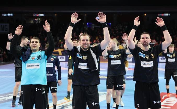 Sport Themen der Woche KW09 Sport Bilder des Tages EHF EuroLeague FÜCHSE Berlin vs HC EUROFARM Pelister, at 27.02.25, in Berlin (Max-Schmeling-Halle), Germany Dank an die Fans, Team FÜCHSE Berlin *** EHF EuroLeague FÜCHSE Berlin vs HC EUROFARM Pelister, at 27 02 25, in Berlin Max Schmeling Halle , Germany Thanks to the fans, Team FÜCHSE Berlin