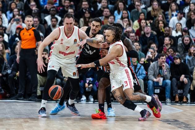 Sport Themen der Woche KW09 Sport Bilder des Tages Basketball Euroleague, Saison 2024-2025, Spieltag 27, 27.02.2025, Paris Basketball - FC Bayern München Basketball. Carsen Edwards (FC Bayern München Basketball, No 3) , Johannes Voigtmann (FC Bayern München Basketball, No 7) Copyright: Alexander Trienitz. *** Basketball Euroleague, Season 2024 2025, Matchday 27, 27 02 2025, Paris Basketball FC Bayern Munich Basketball Carsen Edwards FC Bayern Munich Basketball, No 3 , Johannes Voigtmann FC Bayern Munich Basketball, No 7 Copyright Alexander Trienitz
