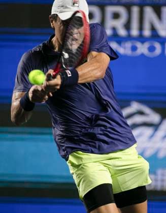 (250228) -- ACAPULCO, Feb. 28, 2025 -- Nakashima Brandon of the United States hits a return during the singles quarterfinal match against David Goffin of Belgium at the 2025 ATP, Tennis Herren Mexican Open tennis tournament in Acapulco, Mexico, Feb. 27, 2025. ) (SP)MEXICO-ACAPULCO-TENNIS-ATP-MEXICAN OPEN-SINGLES-QUARTERFINAL LixMengxin 