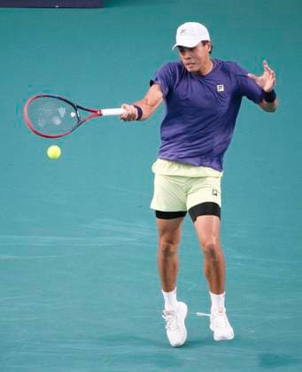 (250228) -- ACAPULCO, Feb. 28, 2025 -- Nakashima Brandon of the United States hits a return during the singles quarterfinal match against David Goffin of Belgium at the 2025 ATP, Tennis Herren Mexican Open tennis tournament in Acapulco, Mexico, Feb. 27, 2025. ) (SP)MEXICO-ACAPULCO-TENNIS-ATP-MEXICAN OPEN-SINGLES-QUARTERFINAL LixMengxin 