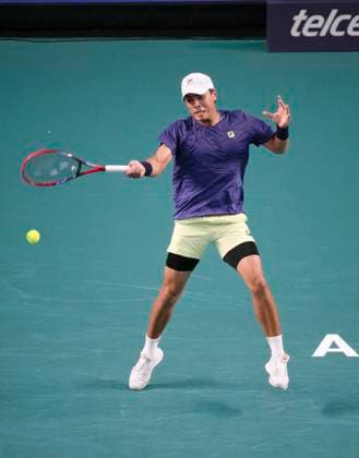 (250228) -- ACAPULCO, Feb. 28, 2025 -- Nakashima Brandon of the United States hits a return during the singles quarterfinal match against David Goffin of Belgium at the 2025 ATP, Tennis Herren Mexican Open tennis tournament in Acapulco, Mexico, Feb. 27, 2025. ) (SP)MEXICO-ACAPULCO-TENNIS-ATP-MEXICAN OPEN-SINGLES-QUARTERFINAL LixMengxin 