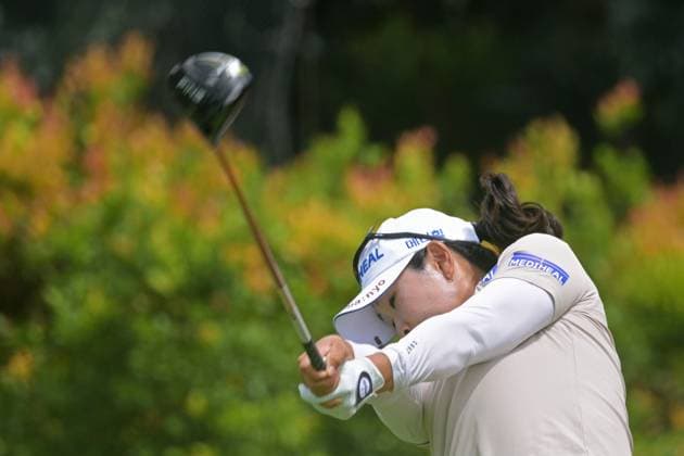 (250228) -- SINGAPORE, Feb. 28, 2025 -- Kim A Lim of South Korea tees off during the second round of the HSBC Women s Golf World Championship, WM, Weltmeisterschaft held in Singapore s Sentosa Golf Club on Feb. 28, 2025. (Photo by Xinhua) (SP)SINGAPORE-GOLF-WOMEN S WORLD CHAMPIONSHIP ThenxChihxWey 