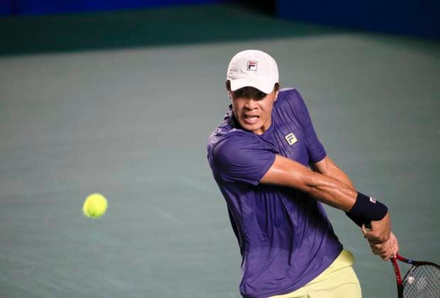 (250228) -- ACAPULCO, Feb. 28, 2025 -- Nakashima Brandon of the United States hits a return during the singles quarterfinal match against David Goffin of Belgium at the 2025 ATP, Tennis Herren Mexican Open tennis tournament in Acapulco, Mexico, Feb. 27, 2025. ) (SP)MEXICO-ACAPULCO-TENNIS-ATP-MEXICAN OPEN-SINGLES-QUARTERFINAL LixMengxin 