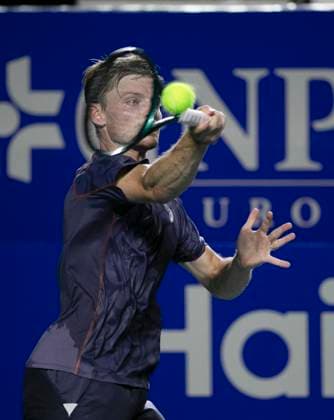 (250228) -- ACAPULCO, Feb. 28, 2025 -- David Goffin of Belgium hits a return during the singles quarterfinal match against Nakashima Brandon of the United States at the 2025 ATP, Tennis Herren Mexican Open tennis tournament in Acapulco, Mexico, Feb. 27, 2025. ) (SP)MEXICO-ACAPULCO-TENNIS-ATP-MEXICAN OPEN-SINGLES-QUARTERFINAL LixMengxin 