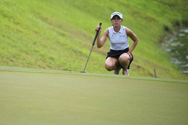 (250228) -- SINGAPORE, Feb. 28, 2025 -- Lydia Ko of New Zealand competes during the second round of the HSBC Women s Golf World Championship, WM, Weltmeisterschaft held in Singapore s Sentosa Golf Club on Feb. 28, 2025. (Photo by Xinhua) (SP)SINGAPORE-GOLF-WOMEN S WORLD CHAMPIONSHIP ThenxChihxWey 