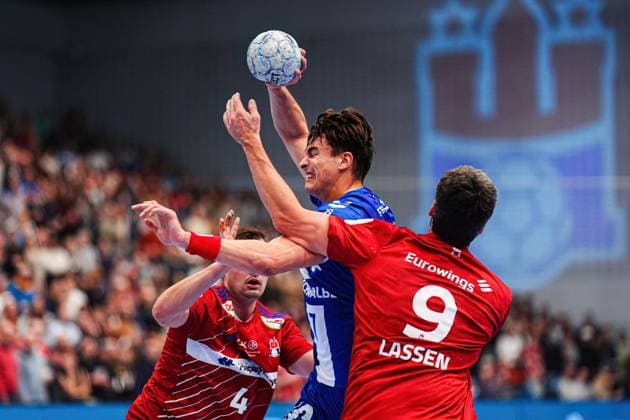Andreas Magaard Handball Sport Verein Hamburg, 04 , Julian Koester VfL Gummersbach, 07 , Jacob Lassen Handball Sport Verein Hamburg, 09 GER, Handball Sport Verein Hamburg vs VfL Gummersbach, Handball, Bundesliga, Matchday 21, Season 2024 2025, 27 02 2025 GER, Handball Sport Verein Hamburg vs VfL Gummersbach, Handball, Bundesliga, Matchday 21, Season 2024 2025, 27 02 2025 Hamburg Copyright: xEibner-Pressefoto MarcelxvonxFehrnx EP_MFN