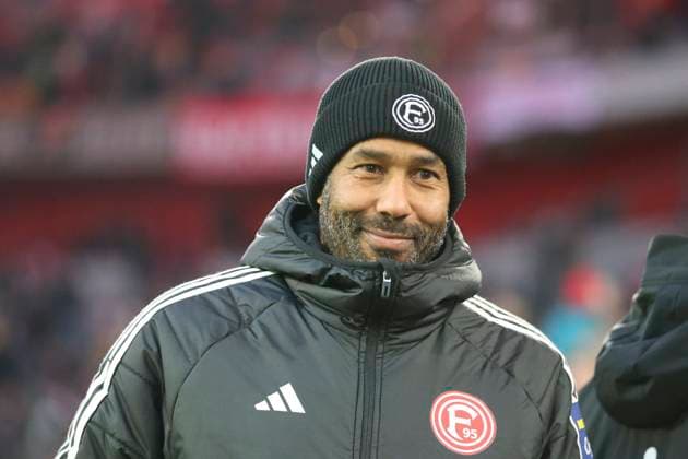 Coach Daniel Thioune Fortuna Duesseldorf looks on during the 2 Bundesliga match between Fortuna Duesseldorf and SpVgg Greuther Fürth at Merkur Spiel Arena on February 28, 2025 in Duesseldorf, Germany, Germany Photo by Oliver Kaelke DeFodi Images Trainer Daniel Thioune Fortuna Duesseldorf looks on during the 2 Bundesliga match between Fortuna Düsseldorf and SpVgg Greuther Fürth at Merkur Spiel Arena on February 28, 2025 in Düsseldorf, Germany Photo by Oliver Kaelke DeFodi Images DFB DFL REGULATIONS PROHIBIT ANY USE OF PHOTOGRAPHS AS IMAGE SEQUENCES AND OR QUASI VIDEO Photo by Oliver Kaelke DeFodi Images