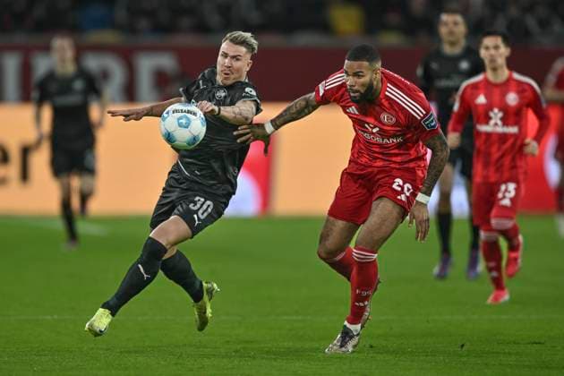 from left in duel Felix Klaus Greuther Fürth Fuerth 30 Jamil Siebert Duesseldorf 20 28 02 2025 Soccer Fortuna Duesseldorf vs SpVgg Greuther Fuerth, Merkur Spiel Arena, Duesseldorf, DFB DFL REGULATIONS PROHIBIT ANY USE OF PHOTOGRAPHS AS IMAGE SEQUENCES AND OR QUASI VIDEO Copyright: xpepphotox xHorstxMauelshagenx pep00321, pep_20250228_hm_2078