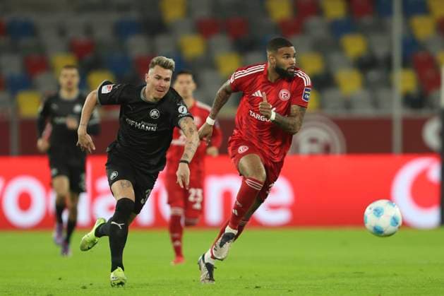 Felix Klaus SpVgg Greuther Fürth and Jamil Siebert Fortuna Duesseldorf battle for the ball during the 2 Bundesliga match between Fortuna Düsseldorf and SpVgg Greuther Fürth at Merkur Spiel Arena on February 28, 2025 in Düsseldorf, Germany, Germany Photo by Oliver Kaelke DeFodi Images Felix Klaus SpVgg Greuther Fürth and Jamil Siebert Fortuna Duesseldorf battle for the ball during the 2 Bundesliga match between Fortuna Düsseldorf and SpVgg Greuther Fürth at Merkur Spiel Arena on February 28, 2025 in Düsseldorf, Germany Photo by Oliver Kaelke DeFodi Images DFB DFL REGULATIONS PROHIBIT ANY USE OF PHOTOGRAPHS AS IMAGE SEQUENCES AND OR QUASI VIDEO Photo by Oliver Kaelke DeFodi Images