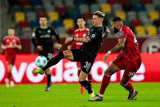 2 Soccer Bundesliga Fortuna Düsseldorf 1895 SpVgg Greuther Fürth 28 02 2025 duel Felix Klaus SpVgg Greuther Fürth, 30 , Jamil Siebert Fortuna Düsseldorf, 20 2 Soccer Bundesliga, Fortuna Düsseldorf 1895 SpVgg Greuther Fürth, Düsseldorf, Merkur Spiel Arena on 28 02 2025 DFL REGULATIONS PROHIBIT ANY USE OF PHOTOGRAPHS AS IMAGE SEQUENCES AND OR QUASI VIDEO Copyright: xBEAUTIFULxSPORTS Wunderlx