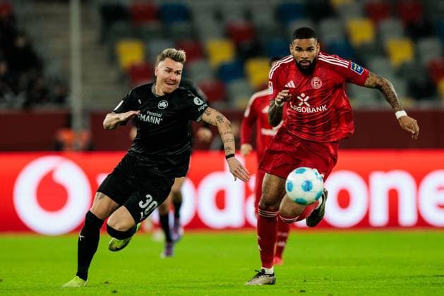 2 Soccer Bundesliga Fortuna Düsseldorf 1895 SpVgg Greuther Fürth 28 02 2025 duel Felix Klaus SpVgg Greuther Fürth, 30 , Jamil Siebert Fortuna Düsseldorf, 20 2 Soccer Bundesliga, Fortuna Düsseldorf 1895 SpVgg Greuther Fürth, Düsseldorf, Merkur Spiel Arena on 28 02 2025 DFL REGULATIONS PROHIBIT ANY USE OF PHOTOGRAPHS AS IMAGE SEQUENCES AND OR QUASI VIDEO Copyright: xBEAUTIFULxSPORTS Wunderlx