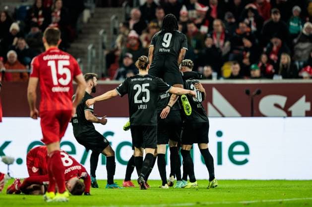 2 Soccer Bundesliga Fortuna Düsseldorf 1895 SpVgg Greuther Fürth 28 02 2025 Cheers for 1 1 by Branimir Hrgota SpVgg Greuther Fürth, 10 2 Soccer Bundesliga, Fortuna Düsseldorf 1895 SpVgg Greuther Fürth, Düsseldorf, Merkur Spiel Arena on 28 02 2025 DFL REGULATIONS PROHIBIT ANY USE OF PHOTOGRAPHS AS IMAGE SEQUENCES AND OR QUASI VIDEO Copyright: xBEAUTIFULxSPORTS Wunderlx