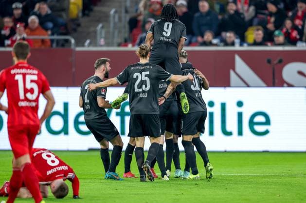 28 02 2025, Fußball, Fortuna Düsseldorf SpVgg Greuther Fürth, 2 Fußball Bundesliga, 24 Spieltag, Merkur Spiel Arena, Saison 2024 2025 Torjubel nach dem 1 1 durch Branimir Hrgota Greuther Fürth 10 DFB regulations prohibit any use of photographs as image sequences and or quasi video Nordrhein Westfalen Germany