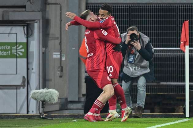 Isak Johannesson Duesseldorf 8 celebrates after scoring the 1 0 goal with Myron van Brederode Duesseldorf 10 28 02 2025 Soccer Fortuna Duesseldorf vs SpVgg Greuther Fuerth, Merkur Spiel Arena, Duesseldorf, DFB DFL REGULATIONS PROHIBIT ANY USE OF PHOTOGRAPHS AS IMAGE SEQUENCES AND OR QUASI VIDEO Copyright: xpepphotox xHorstxMauelshagenx pep00321, pep_20250228_hm_2151