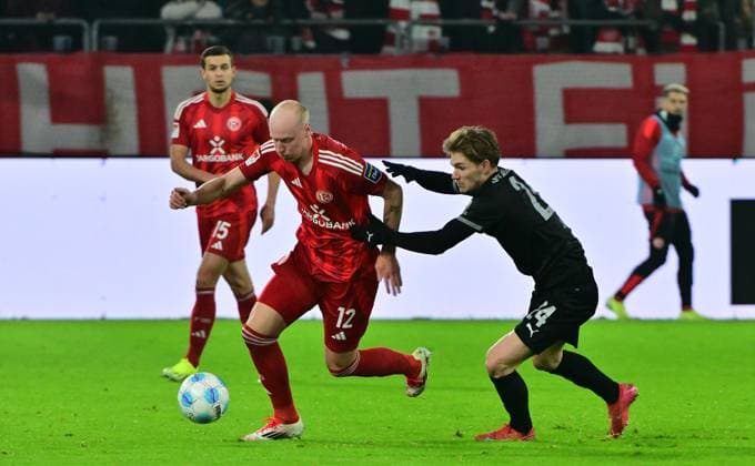 28 02 2025 Soccer season 2024 2025 2 Soccer Bundesliga 24 Matchday Fortuna Düsseldorf F95 SpVgg Greuther Fürth Kleeblatt Sportfoto Zink MeZi xmexzix DFL regulations prohibit any use of photographs as image sequences and or quasi video only for editorial use Valgeir Lunddal Fridriksson 12, Fortuna Düsseldorf F95 Marco John 24, SpVgg Greuther Fürth, right