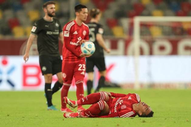 Mayron van Brederode Fortuna Duesseldorf is injured on the ground during the 2 Bundesliga match between Fortuna Duesseldorf and SpVgg Greuther Fürth at Merkur Spiel Arena on February 28, 2025 in Duesseldorf, Germany, Germany Photo by Oliver Kaelke DeFodi Images Mayron van Brederode Fortuna Duesseldorf injured on the ground during the 2 Bundesliga match between Fortuna Düsseldorf and SpVgg Greuther Fürth at Merkur Spiel Arena on February 28, 2025 in Düsseldorf, Germany Photo by Oliver Kaelke DeFodi Images DFB DFL REGULATIONS PROHIBIT ANY USE OF PHOTOGRAPHS AS IMAGE SEQUENCES AND OR QUASI VIDEO Photo by Oliver Kaelke DeFodi Images