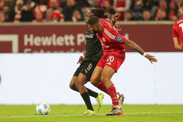 Noel Futkeu SpVgg Greuther Fürth and Jamil Siebert Fortuna Duesseldorf battle for the ball during the 2 Bundesliga match between Fortuna Düsseldorf and SpVgg Greuther Fürth at Merkur Spiel Arena on February 28, 2025 in Düsseldorf, Germany, Germany Photo by Oliver Kaelke DeFodi Images Noel Futkeu SpVgg Greuther Fürth and Jamil Siebert Fortuna Duesseldorf battle for the ball during the 2 Bundesliga match between Fortuna Düsseldorf and SpVgg Greuther Fürth at Merkur Spiel Arena on February 28, 2025 in Düsseldorf, Germany Photo by Oliver Kaelke DeFodi Images DFB DFL REGULATIONS PROHIBIT ANY USE OF PHOTOGRAPHS AS IMAGE SEQUENCES AND OR QUASI VIDEO Photo by Oliver Kaelke DeFodi Images