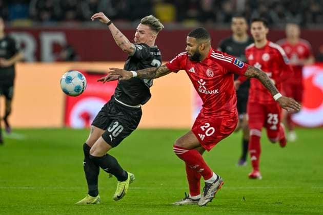 from left in duel Felix Klaus Greuther Fürth Fuerth 30 Jamil Siebert Duesseldorf 20 28 02 2025 Soccer Fortuna Duesseldorf vs SpVgg Greuther Fuerth, Merkur Spiel Arena, Duesseldorf, DFB DFL REGULATIONS PROHIBIT ANY USE OF PHOTOGRAPHS AS IMAGE SEQUENCES AND OR QUASI VIDEO Copyright: xpepphotox xHorstxMauelshagenx pep00321, pep_20250228_hm_2075