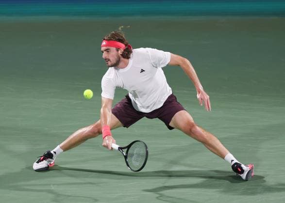 Stefanos Tsitsipas, extreme foot position, Dubai Duty Free Tennis Championships, Dubai, U A E Copyright: xJuergenxHasenkopfx
