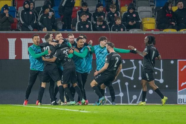 28 02 2025, Soccer 2 Bundesliga, Season 2024 2025, Matchday 24, Fortuna Duesseldorf SpVgg Greuther Fuerth in the Merkur Spiel Arena in Duesseldorf The Fuerth players cheer the goal to 2 1 Important note According to the regulations of the DFL German Football League and the DFB German Football Association, it is prohibited, to utilize or have utilized photographs taken in the stadium and or of the match in the form of sequential images and or video-like photo series Foto Kirchner Media Thomas Haesler Copyright: xKirchner-Media ThomasxHaeslerx