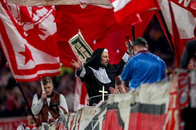 28 02 2025, Football, Fortuna Düsseldorf SpVgg Greuther Fürth, 2 Fußball Bundesliga, 24 Matchday, Merkur Spiel Arena, Season 2024 2025 Fortuna fans in the curve cheer on the team Costumed fans at carnival in the soccer stadium Dressed up in costume as a nun in the fan curve DFB regulations prohibit any use of photographs as image sequences and or quasi video North Rhine-Westphalia Germany