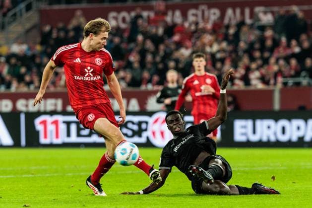 2 Soccer Bundesliga Fortuna Düsseldorf 1895 SpVgg Greuther Fürth 28 02 2025 duel Vincent Vermeij Fortuna Düsseldorf, 9 , Joshua Quarshie SpVgg Greuther Fürth, 15 2 Soccer Bundesliga, Fortuna Düsseldorf 1895 SpVgg Greuther Fürth, Düsseldorf, Merkur Spiel Arena on 28 02 2025 DFL REGULATIONS PROHIBIT ANY USE OF PHOTOGRAPHS AS IMAGE SEQUENCES AND OR QUASI VIDEO Copyright: xBEAUTIFULxSPORTS Wunderlx