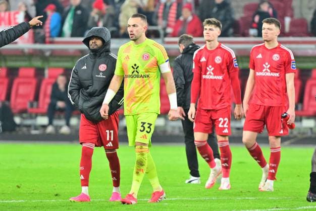 28 02 2025 Soccer season 2024 2025 2 Soccer Bundesliga 24 Matchday Fortuna Düsseldorf F95 SpVgg Greuther Fürth Kleeblatt Sportfoto Zink MeZi xmexzix DFL regulations prohibit any use of photographs as image sequences and or quasi video only for editorial use Moritz Kwarteng 11, Fortuna Düsseldorf F95 Florian Kastenmeier 33, Fortuna Düsseldorf F95 disappointed Disappointment after the end of the match