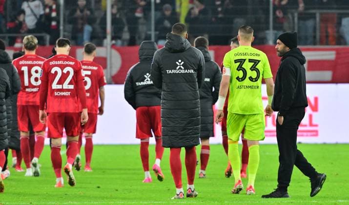28 02 2025 Soccer season 2024 2025 2 Soccer Bundesliga 24 Matchday Fortuna Düsseldorf F95 SpVgg Greuther Fürth Kleeblatt Sportfoto Zink MeZi xmexzix DFL regulations prohibit any use of photographs as image sequences and or quasi video only for editorial use Daniel Thioune Head Coach Coach Fortuna Düsseldorf F95 disappointed Disappointment after the end of the match