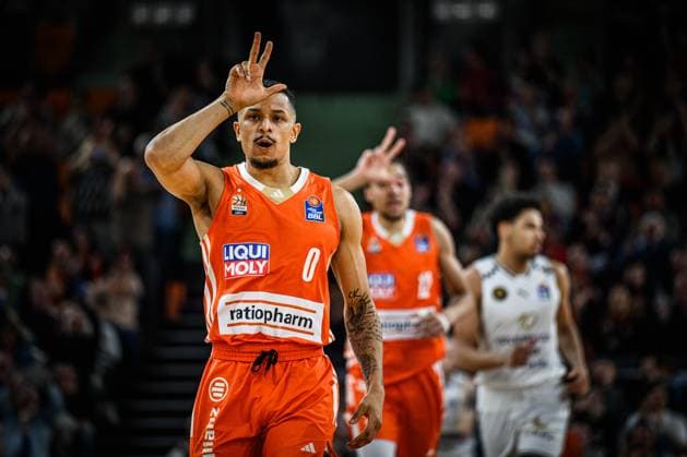 Sport Themen der Woche KW09 Sport Bilder des Tages Neu Ulm, Deutschland, 28.02.25: Nelson Weidemann (ratiopharm ulm) gestikuliert, gestik waehrend des Basketball Bundesliga Spiels zwischen ratiopharm ulm vs Basketball Loewen Braunschweig in der ratiopharm Arena am 28. Februar 2025 in Neu Ulm, Deutschland. (Foto von Harry Langer DeFodi Images) ratiopharm Arena, Germany, 28.02.25: Nelson Weidemann (ratiopharm ulm) gestures during the Basketball Bundesliga match between ratiopharm ulm vs Basketball Loewen Braunschweig at Neu Ulm on February 28, 2025 in ratiopharm Arena, Germany. (Photo by Harry Langer DeFodi Images) (Photo by Harry Langer DeFodi Images) *** Neu Ulm, Germany, 28 02 25 Nelson Weidemann ratiopharm ulm gestures, gestures during the Basketball Bundesliga match between ratiopharm ulm vs Basketball Loewen Braunschweig at ratiopharm Arena on February 28, 2025 in Neu Ulm, Germany Photo by Harry Langer DeFodi Images ratiopharm Arena, Germany, 28 02 25 Nelson Weidemann ratiopharm ulm gestures during the Basketball Bundesliga match between ratiopharm ulm vs Basketball Loewen Braunschweig at Neu Ulm on February 28, 2025 in ratiopharm Arena, Germany Photo by Harry Langer DeFodi Images Photo by Harry Langer DeFodi Images