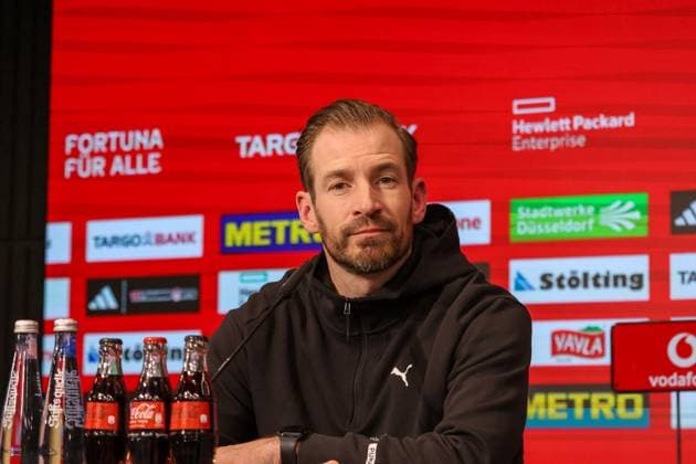 28 02 2025, xfanx, Soccer 2 Bundesliga, Fortuna Duesseldorf SpVgg Greuther Fuerth v l Head coach Jan Siewert Greuther Fürth at the press conference DFL DFB REGULATIONS PROHIBIT ANY USE OF PHOTOGRAPHS as IMAGE SEQUENCES and or QUASI VIDEO Duesseldorf mfan