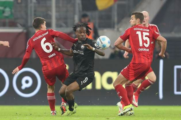 Giovanni Haag Fortuna Duesseldorf , Noel Futkeu SpVgg Greuther Fürth and Tim Oberdorf Fortuna Duesseldorf in a duel during the 2 Bundesliga match between Fortuna Düsseldorf and SpVgg Greuther Fürth at Merkur Spiel Arena on February 28, 2025 in Düsseldorf, Germany Photo by Oliver Kaelke DeFodi Images Giovanni Haag Fortuna Duesseldorf , Noel Futkeu SpVgg Greuther Fürth and Tim Oberdorf Fortuna Duesseldorf battle for the ball during the 2 Bundesliga match between Fortuna Düsseldorf and SpVgg Greuther Fürth at Merkur Spiel Arena on February 28, 2025 in Düsseldorf, Germany Photo by Oliver Kaelke DeFodi Images DFB DFL REGULATIONS PROHIBIT ANY USE OF PHOTOGRAPHS AS IMAGE SEQUENCES AND OR QUASI VIDEO Photo by Oliver Kaelke DeFodi Images