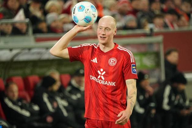 Soccer, 2 BL Season 2024 2025 Fortuna Düsseldorf vs SpVgg Greuther Fürth ,28 02 2025 Merkur Spiel Arena Düsseldorf , Valgeir Lunddal Fridriksson Fortuna Düsseldorf, Action, Single Image,