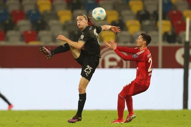 Noah Loosli SpVgg Greuther Fürth and Shinta Appelkamp Fortuna Duesseldorf battle for the ball during the 2 Bundesliga match between Fortuna Duesseldorf and SpVgg Greuther Fürth at Merkur Spiel Arena on February 28, 2025 in Duesseldorf, Germany, Germany Photo by Oliver Kaelke DeFodi Images Noah Loosli SpVgg Greuther Fürth and Shinta Appelkamp Fortuna Duesseldorf battle for the ball during the 2 Bundesliga match between Fortuna Düsseldorf and SpVgg Greuther Fürth at Merkur Spiel Arena on February 28, 2025 in Düsseldorf, Germany Photo by Oliver Kaelke DeFodi Images DFB DFL REGULATIONS PROHIBIT ANY USE OF PHOTOGRAPHS AS IMAGE SEQUENCES AND OR QUASI VIDEO Photo by Oliver Kaelke DeFodi Images
