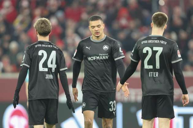Marco John SpVgg Greuther Fürth , Maximilian Dietz SpVgg Greuther Fürth and Luca Itter SpVgg Greuther Fürth shake hands during the 2 Bundesliga match between Fortuna Düsseldorf and SpVgg Greuther Fürth at Merkur Spiel Arena on February 28, 2025 in Düsseldorf, Germany Photo by Oliver Kaelke DeFodi Images Marco John SpVgg Greuther Fürth , Maximilian Dietz SpVgg Greuther Fürth and Luca Itter SpVgg Greuther Fürth shake hands during the 2 Bundesliga match between Fortuna Düsseldorf and SpVgg Greuther Fürth at Merkur Spiel Arena on February 28, 2025 in Düsseldorf, Germany Photo by Oliver Kaelke DeFodi Images DFB DFL REGULATIONS PROHIBIT ANY USE OF PHOTOGRAPHS AS IMAGE SEQUENCES AND OR QUASI VIDEO Photo by Oliver Kaelke DeFodi Images