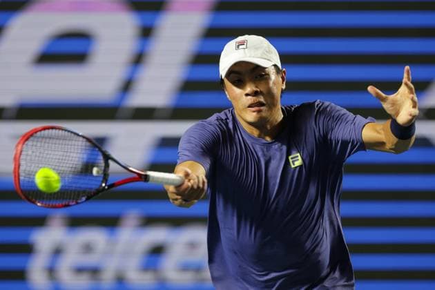 (250301) -- ACAPULCO, March 1, 2025 -- Nakashima Brandon of the United States hits a return during the singles semifinal match against Tomas Machac of the Czech Republic at the 2025 ATP, Tennis Herren Mexican Open tennis tournament in Acapulco, Mexico, Feb. 28, 2025. (Photo by Xinhua) (SP)MEXICO-ACAPULCO-TENNIS-ATP-MEXICAN OPEN-SINGLES-SEMIFINAL FranciscoxCanedo 