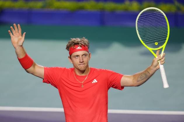 (250301) -- ACAPULCO, March 1, 2025 -- Alejandro Davidovich Fokina of Spain celebrates after winning the singles semifinal match against Denis Shapovalov of Canada at the 2025 ATP, Tennis Herren Mexican Open tennis tournament in Acapulco, Mexico, Feb. 28, 2025. (Photo by Francisco Canedo Xinhua) (SP)MEXICO-ACAPULCO-TENNIS-ATP-MEXICAN OPEN-SINGLES-SEMIFINAL FuxLangxisike¡¤kanieduo 
